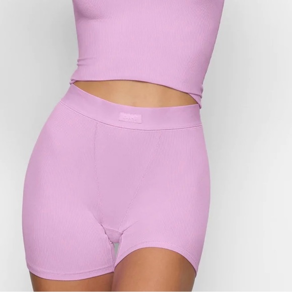 SOLD❗️❗️❗️- SKIMS BUNDLE: SIZE SMALL SOFT LOUNGE BOXER & COTTON RIB BOXER - Picture 10 of 10